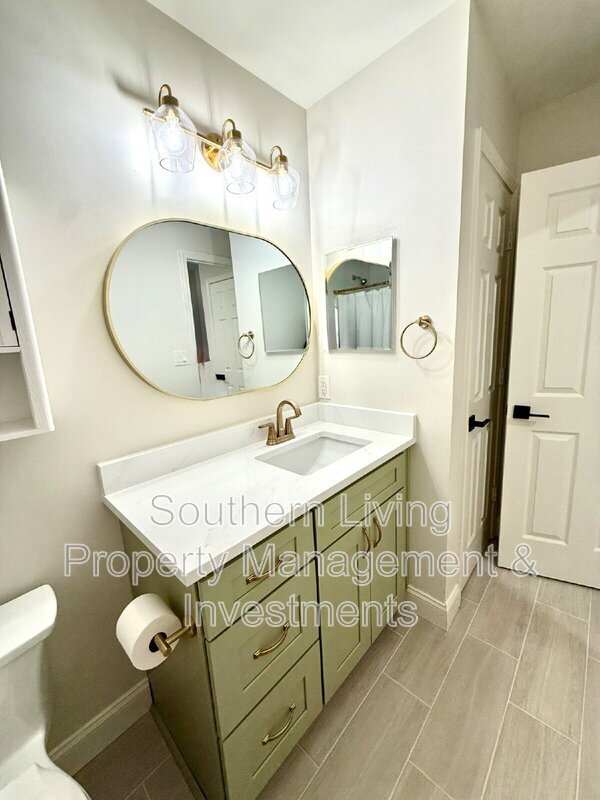 Building Photo - 8811 Roseton Ln