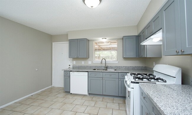 Building Photo - 18711 Andalusian Dr