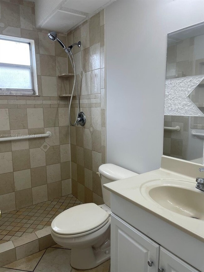 Building Photo - 1655 W 44th Pl