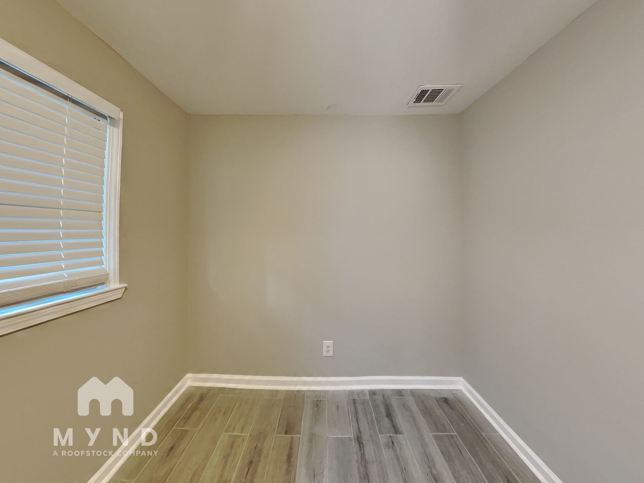 Building Photo - 467 Camelot Pkwy