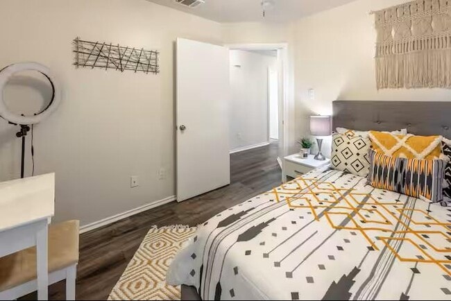 Building Photo - 2304 Smith Branch Blvd