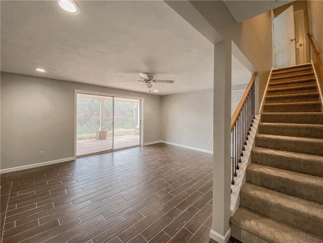 Building Photo - 255 Starritt Ln
