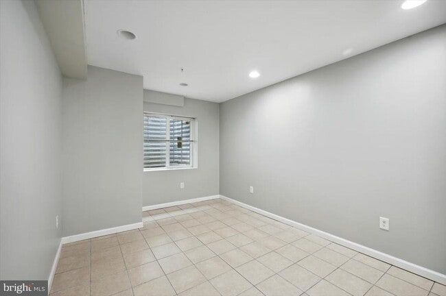 Building Photo - 528 S 13th St