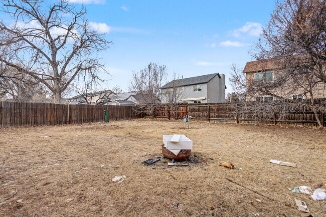 Building Photo - 695 Calle Entrada