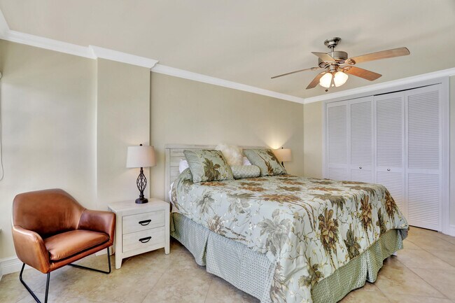 Building Photo - 1021 Hillsboro Mile