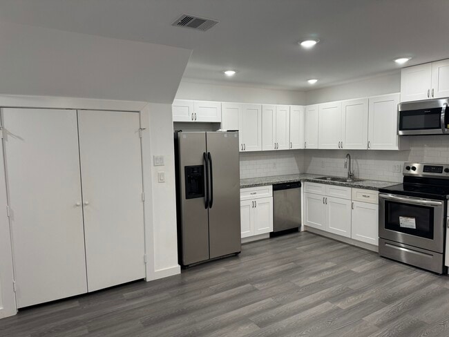 Building Photo - 9403 Madera Rd