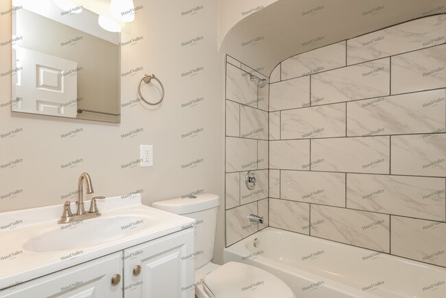 Building Photo - 9854 Dennis Dr