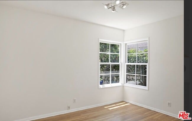 Building Photo - 4085 Van Buren Pl