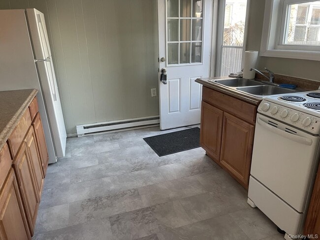 Building Photo - 62 E 2nd St