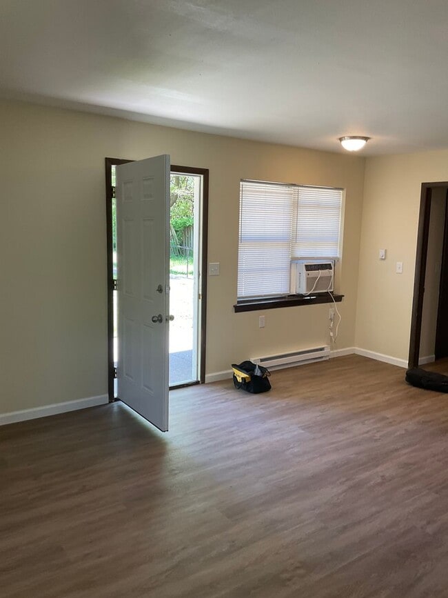 Building Photo - Deepwater Apartments