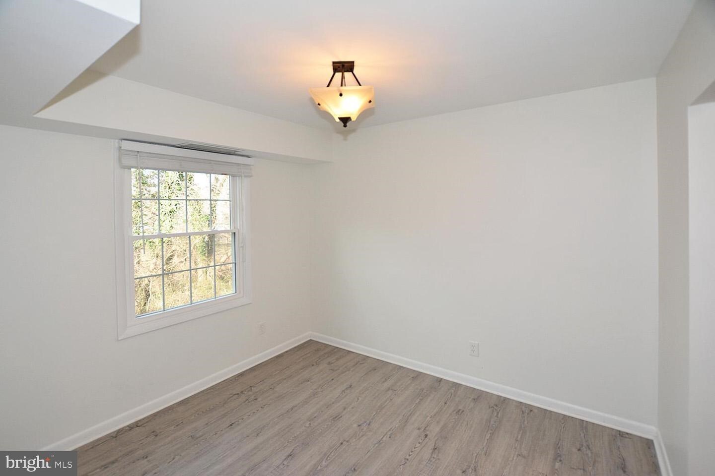 Building Photo - 3874 Lyndhurst Dr