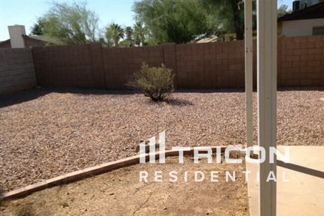 Building Photo - 3224 N Woodburne Dr