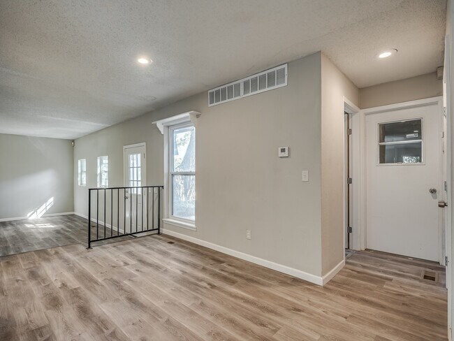 Building Photo - 6409 Miles Ln