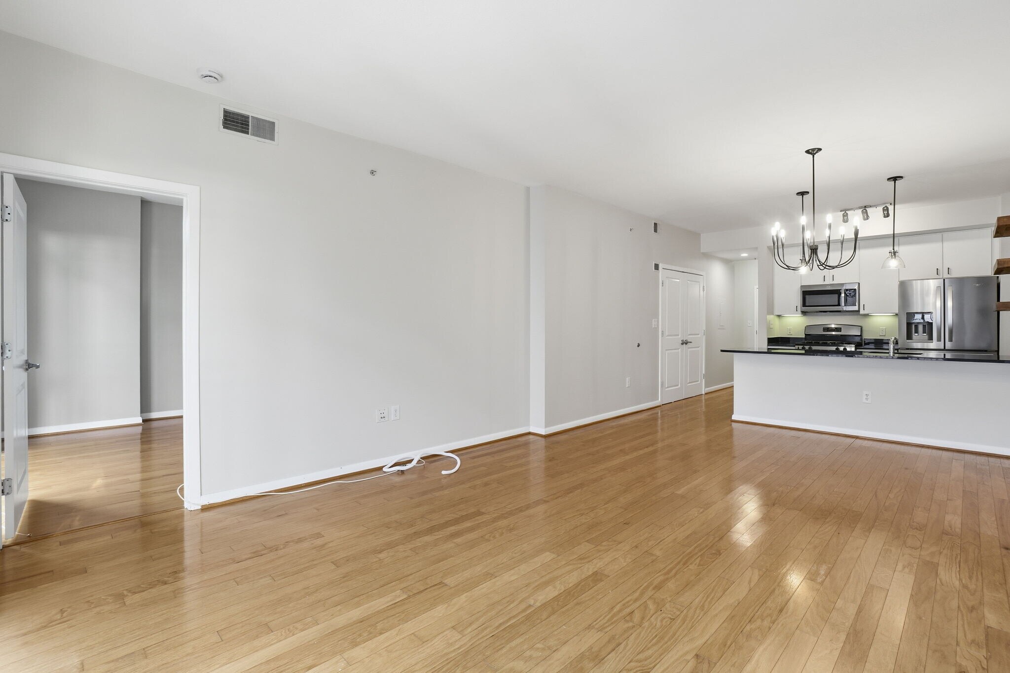 Building Photo - 1001 L St NW