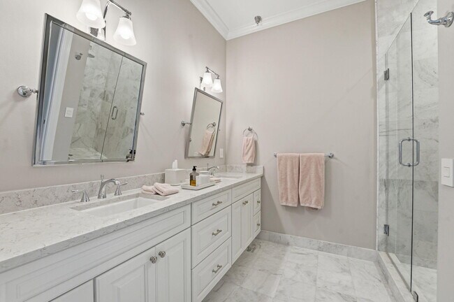 Building Photo - 921 Osceola Dr