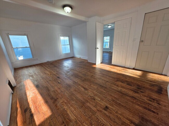 Building Photo - 47 Elmendorf St