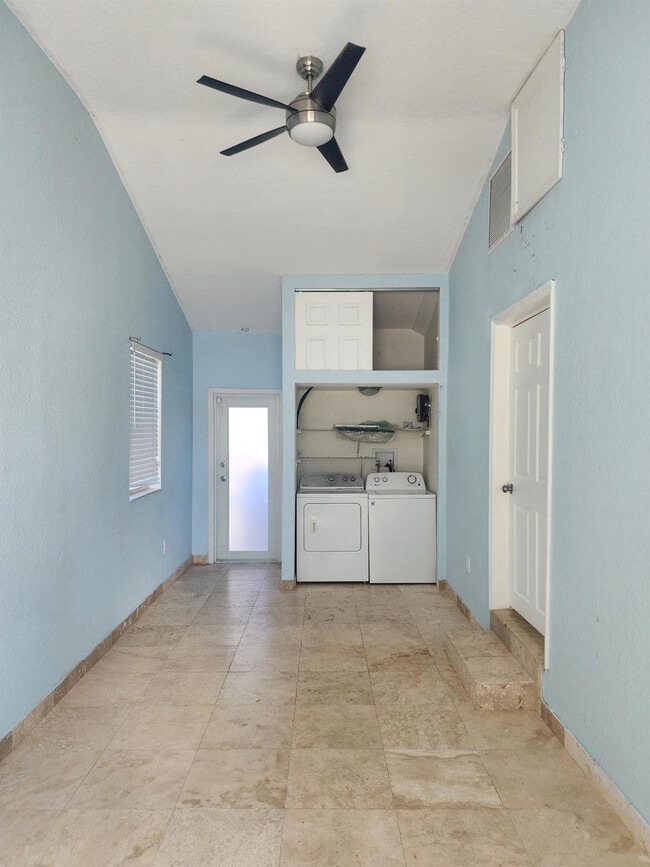 Building Photo - 413 SW 16th St