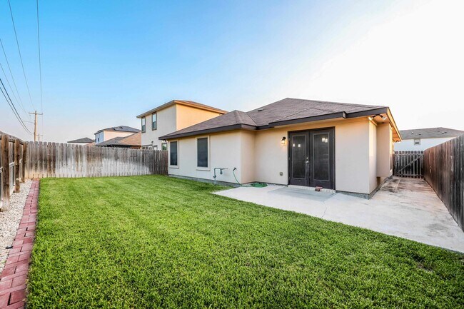 Building Photo - 704 Mercado Ln