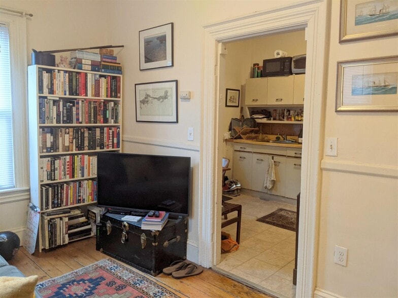 Building Photo - 2 Evergreen Sq