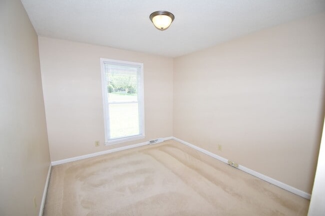 Building Photo - 3049 Westchester Dr