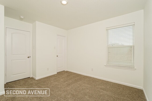 Building Photo - 3027 Jackson Smt