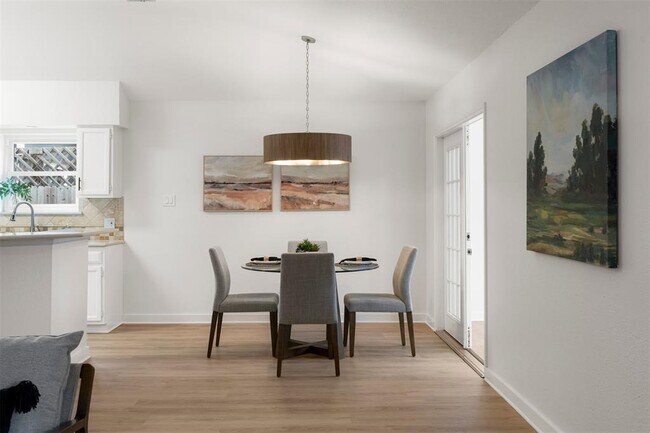 Building Photo - 8104 Doe Meadow Dr