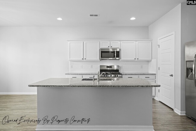 Building Photo - 548 Rimer Pond Rd