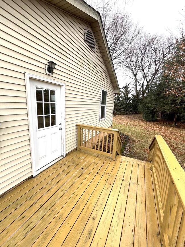 Building Photo - Beautifully Renovated Single-Family Ranch – 3 Beds, 2 Baths