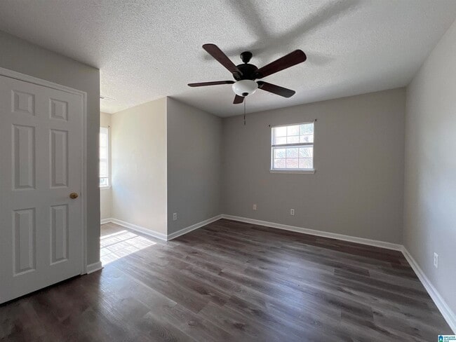 Building Photo - Beautifully Maintained 3BR Home with Extra Living Space