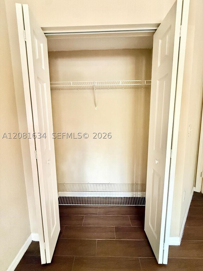Building Photo - 3023 Alcazar Pl
