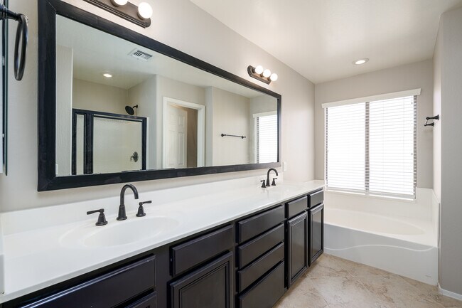 Master Bathroom - 1024 E Frye Rd