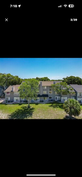 Building Photo - 2216 Stonington Ave