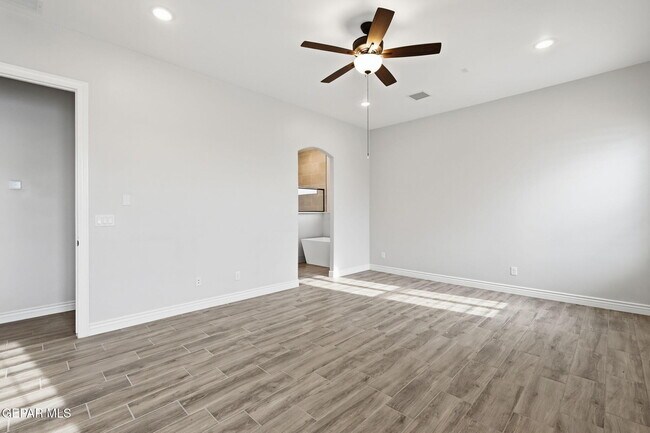 Building Photo - 219 Emerald Brass