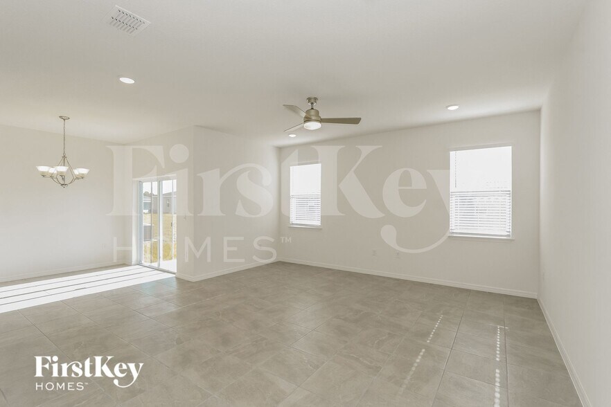 Building Photo - 531 Crown Rose Dr