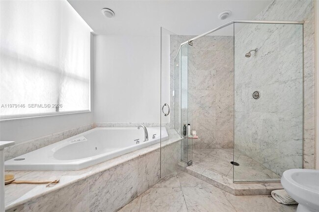 Building Photo - 5801 Collins Ave