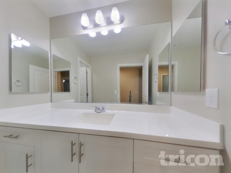 Building Photo - 12564 W Hummingbird Terrace