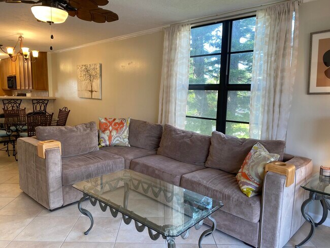 Building Photo - 4 Royal Palm Way