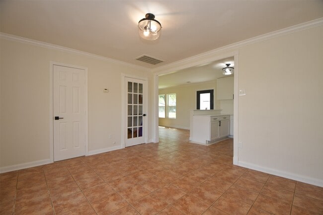 Building Photo - 10946 Fullerton Dr