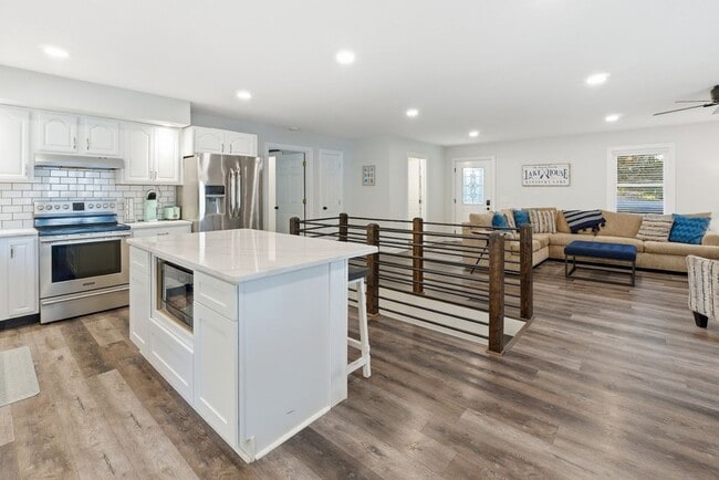 Building Photo - Furnished Home on KY Lake