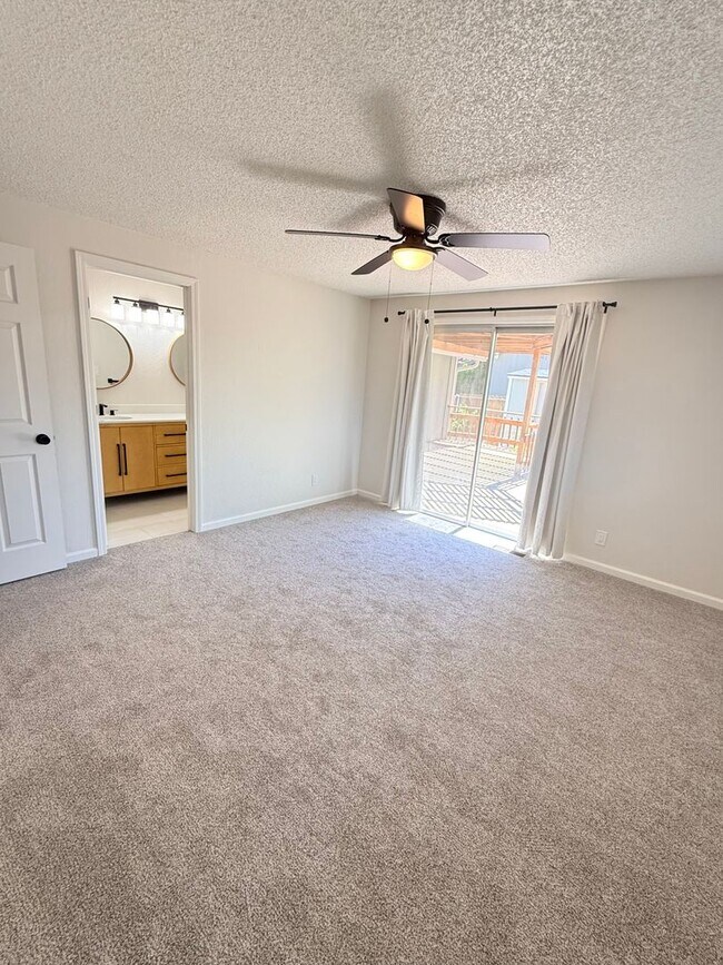 Building Photo - Beautiful Northwest Reno Home with Stunning Mountain Views