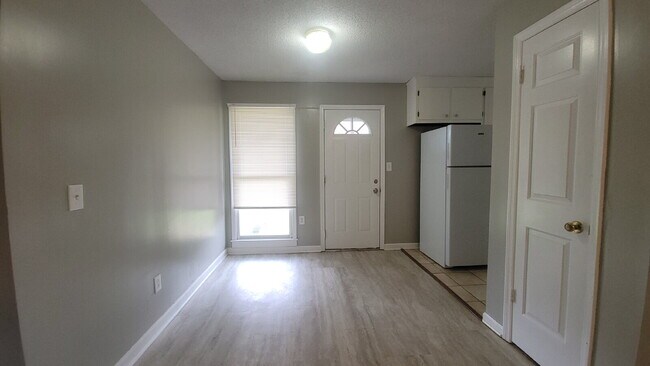 Building Photo - Section 8 accepted!!! "Charming 2-Bed, 2-Bath Haven in Huntsville – Your Perfect Retreat Awaits!"