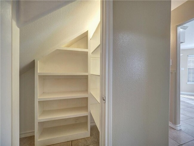 Building Photo - 3 bedroom 3 bath house