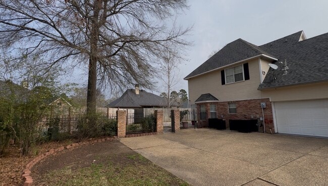 Building Photo - 408 Hidden Oaks Cir