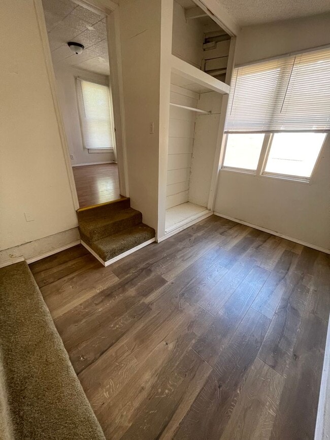 Building Photo - Large 3 Bedroom 1 1/2 Bath House for Rent in Independence KS.