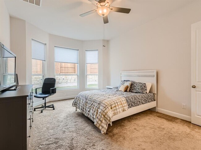 Building Photo - 19404 Fernando Trl