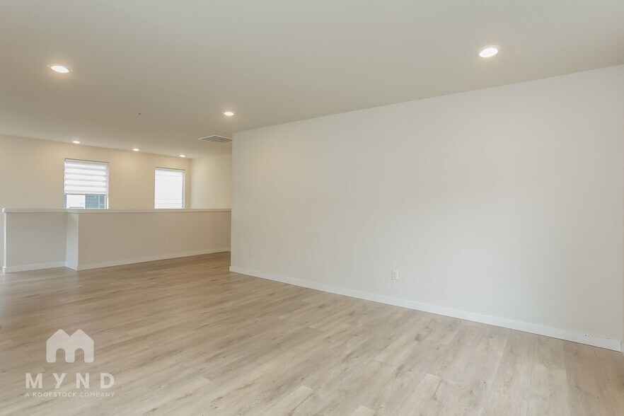 Building Photo - 33310 Crystal Ave SE