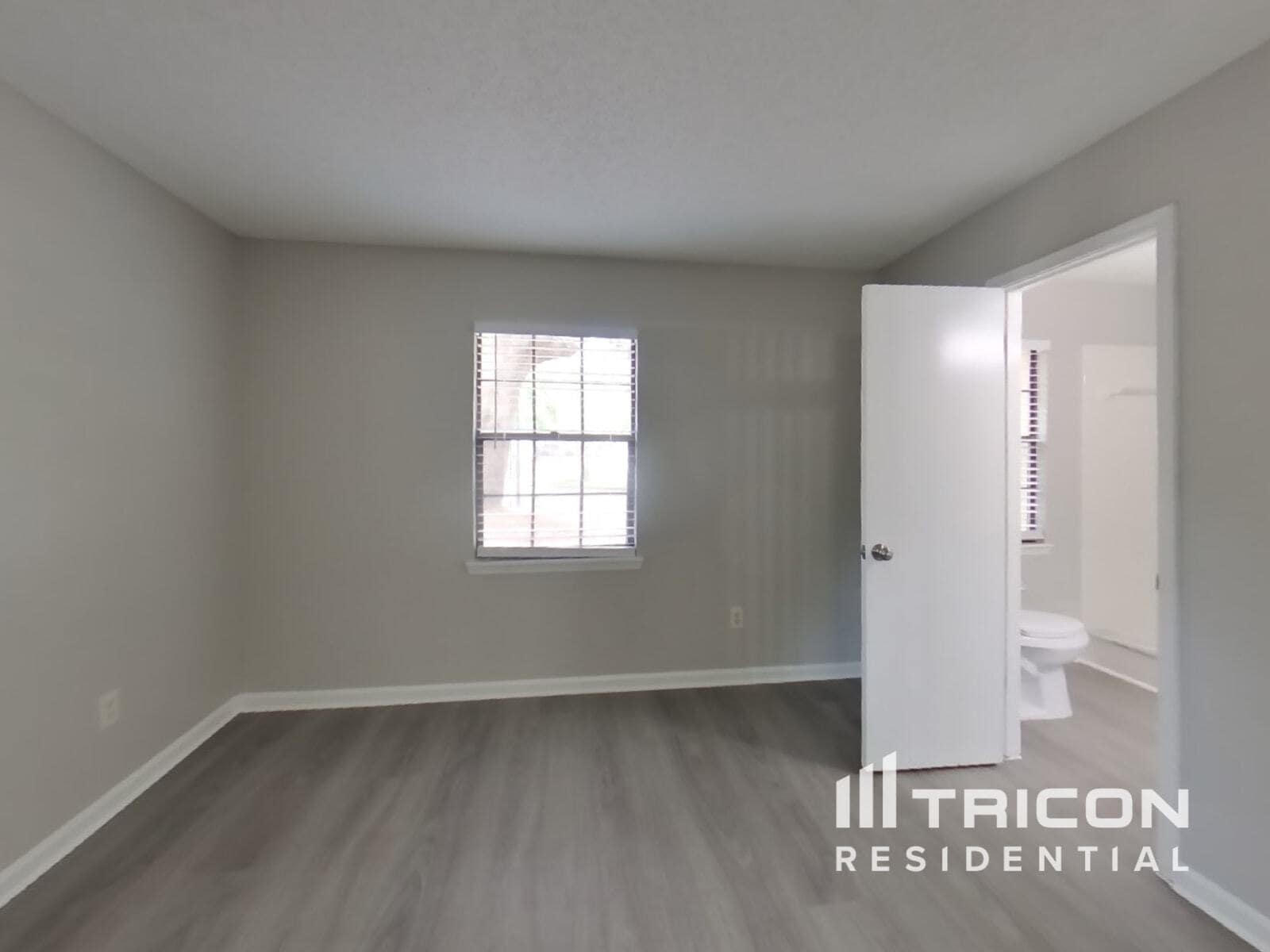 Building Photo - 3572 Raymur Villa Dr