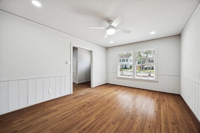 Building Photo - 2506 Avalon Pl