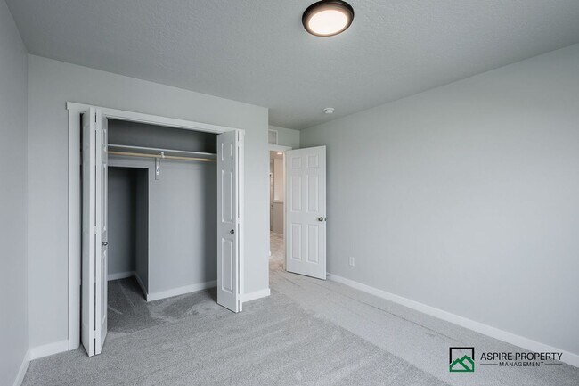 Building Photo - Brand New 5 Bed 3 Bath home 2600sf+ and a 3 car garage