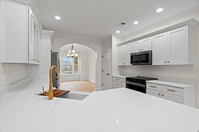 Building Photo - 12123 Brooks River Dr